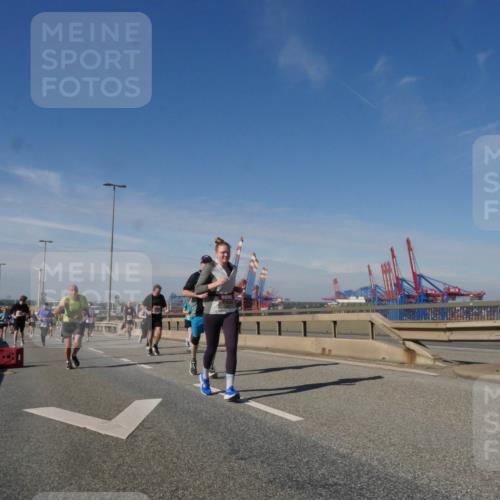 03.10.2025 - Köhlbrandbrückenlauf Matties Gatica Varas http://msf.ph/oto/8993875 03.10.2025 12:47:12 Position 2  meine-sportfotos.de