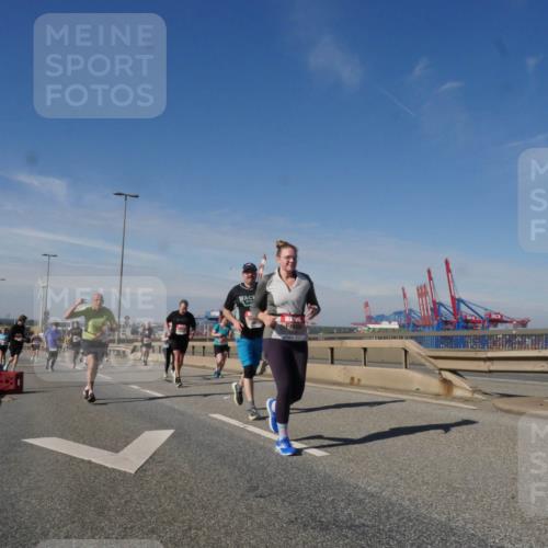 03.10.2025 - Köhlbrandbrückenlauf Matties Gatica Varas http://msf.ph/oto/8993884 03.10.2025 12:47:13 Position 2  meine-sportfotos.de