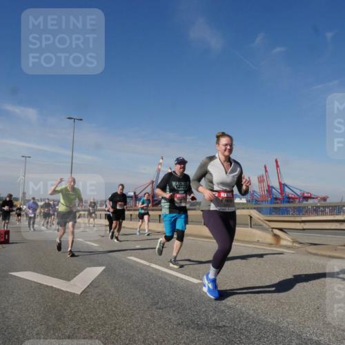 03.10.2025 - Köhlbrandbrückenlauf Matties Gatica Varas http://msf.ph/oto/8993886 03.10.2025 12:47:13 Position 2  meine-sportfotos.de