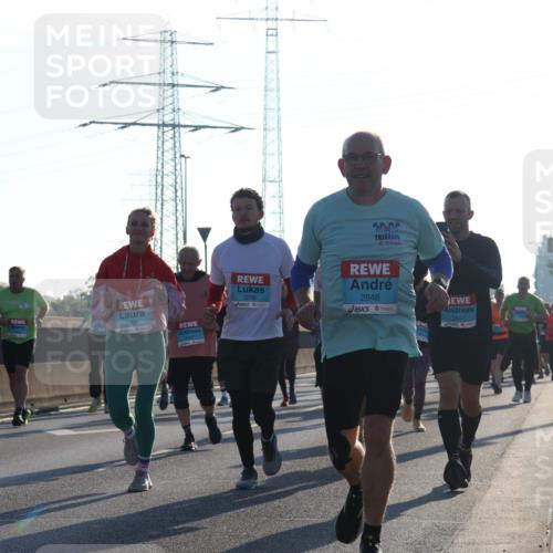 03.10.2025 - Köhlbrandbrückenlauf Luisa Fischer http://msf.ph/oto/8993892 03.10.2025 10:20:30 Position 3 1206, 3208, 2848, 2847, 1 meine-sportfotos.de