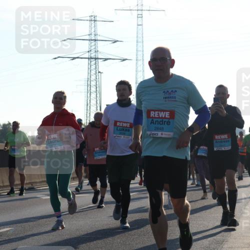 03.10.2025 - Köhlbrandbrückenlauf Luisa Fischer http://msf.ph/oto/8993896 03.10.2025 10:20:30 Position 3 1206, 3208, 2848, 2847, 1 meine-sportfotos.de