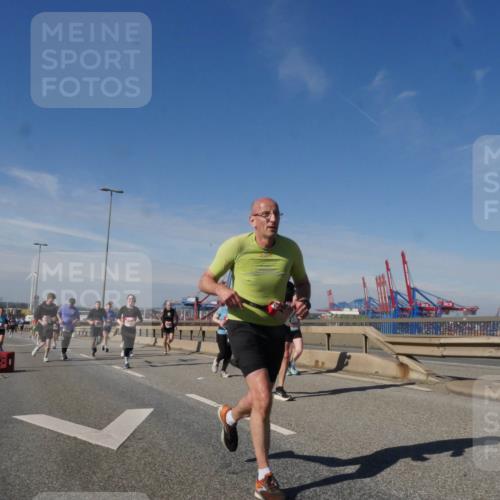 03.10.2025 - Köhlbrandbrückenlauf Matties Gatica Varas http://msf.ph/oto/8993901 03.10.2025 12:47:15 Position 2  meine-sportfotos.de