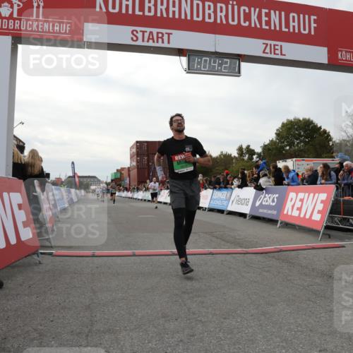 03.10.2025 - Köhlbrandbrückenlauf Yannick Fuchs http://msf.ph/oto/8993903 03.10.2025 16:04:20 Ziel 7245, 7308, 7338, 7611, 8818, 9010, 9213 meine-sportfotos.de