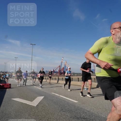 03.10.2025 - Köhlbrandbrückenlauf Matties Gatica Varas http://msf.ph/oto/8993904 03.10.2025 12:47:16 Position 2  meine-sportfotos.de