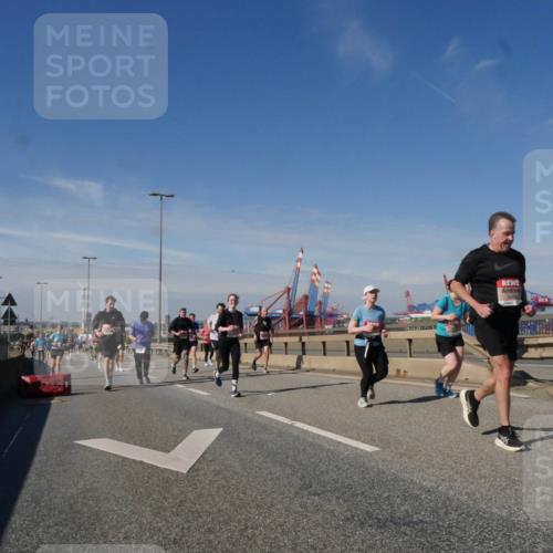03.10.2025 - Köhlbrandbrückenlauf Matties Gatica Varas http://msf.ph/oto/8993910 03.10.2025 12:47:16 Position 2  meine-sportfotos.de