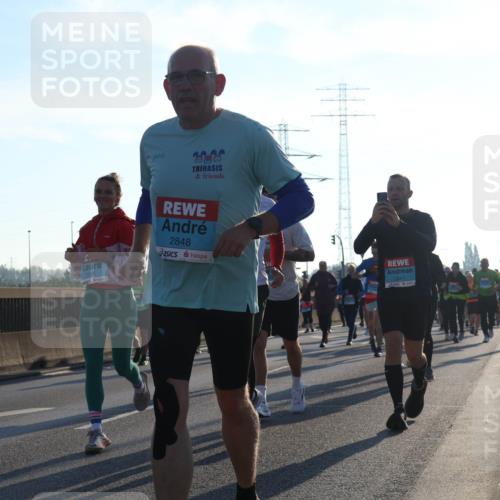 03.10.2025 - Köhlbrandbrückenlauf Luisa Fischer http://msf.ph/oto/8993911 03.10.2025 10:20:32 Position 3 1206, 2848, 2847 meine-sportfotos.de