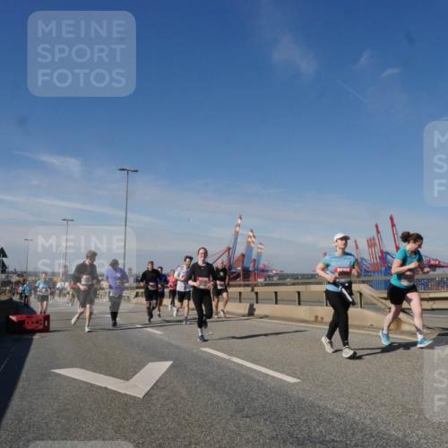 03.10.2025 - Köhlbrandbrückenlauf Matties Gatica Varas http://msf.ph/oto/8993912 03.10.2025 12:47:17 Position 2  meine-sportfotos.de
