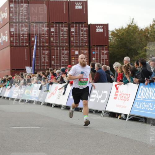 03.10.2025 - Köhlbrandbrückenlauf Yannick Fuchs http://msf.ph/oto/8993927 03.10.2025 16:04:21 Ziel 7245, 7308, 7338, 7611, 8818, 9010, 9213 meine-sportfotos.de
