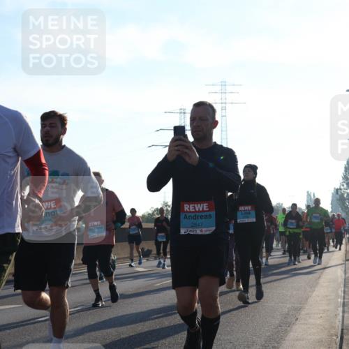 03.10.2025 - Köhlbrandbrückenlauf Luisa Fischer http://msf.ph/oto/8993928 03.10.2025 10:20:33 Position 3 3208, 3276, 2847 meine-sportfotos.de