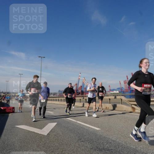 03.10.2025 - Köhlbrandbrückenlauf Matties Gatica Varas http://msf.ph/oto/8993930 03.10.2025 12:47:19 Position 2 488 meine-sportfotos.de