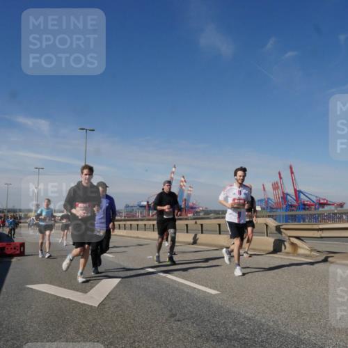 03.10.2025 - Köhlbrandbrückenlauf Matties Gatica Varas http://msf.ph/oto/8993933 03.10.2025 12:47:19 Position 2  meine-sportfotos.de