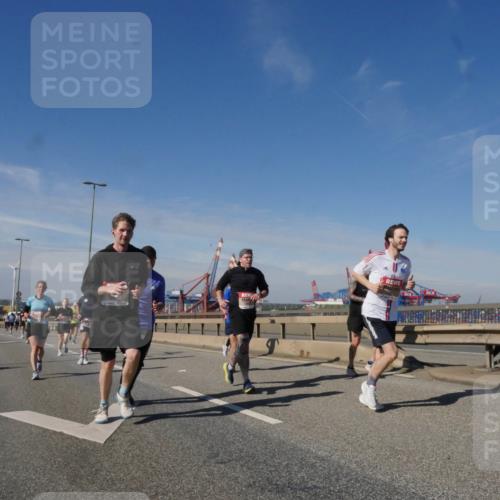 03.10.2025 - Köhlbrandbrückenlauf Matties Gatica Varas http://msf.ph/oto/8993937 03.10.2025 12:47:20 Position 2  meine-sportfotos.de