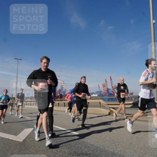 03.10.2025 - Köhlbrandbrückenlauf Matties Gatica Varas http://msf.ph/oto/8993941 03.10.2025 12:47:20 Position 2  meine-sportfotos.de