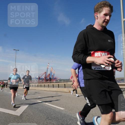 03.10.2025 - Köhlbrandbrückenlauf Matties Gatica Varas http://msf.ph/oto/8993953 03.10.2025 12:47:21 Position 2  meine-sportfotos.de