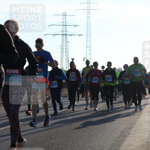 03.10.2025 - Köhlbrandbrückenlauf Luisa Fischer http://msf.ph/oto/8993954 03.10.2025 10:20:36 Position 3 2234, 1834, 1 meine-sportfotos.de