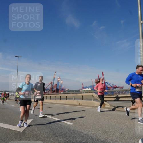 03.10.2025 - Köhlbrandbrückenlauf Matties Gatica Varas http://msf.ph/oto/8993956 03.10.2025 12:47:22 Position 2  meine-sportfotos.de
