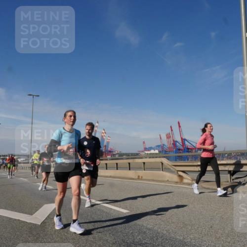03.10.2025 - Köhlbrandbrückenlauf Matties Gatica Varas http://msf.ph/oto/8993960 03.10.2025 12:47:22 Position 2  meine-sportfotos.de