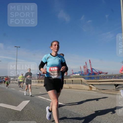03.10.2025 - Köhlbrandbrückenlauf Matties Gatica Varas http://msf.ph/oto/8993965 03.10.2025 12:47:23 Position 2 4402 meine-sportfotos.de