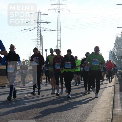 03.10.2025 - Köhlbrandbrückenlauf Luisa Fischer http://msf.ph/oto/8993966 03.10.2025 10:20:37 Position 3 1709, 2215, 3399, 1 meine-sportfotos.de
