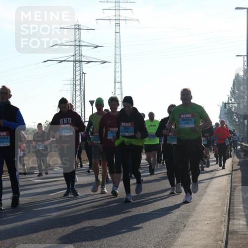 03.10.2025 - Köhlbrandbrückenlauf Luisa Fischer http://msf.ph/oto/8993967 03.10.2025 10:20:37 Position 3 1709, 2215, 19715, 1 meine-sportfotos.de