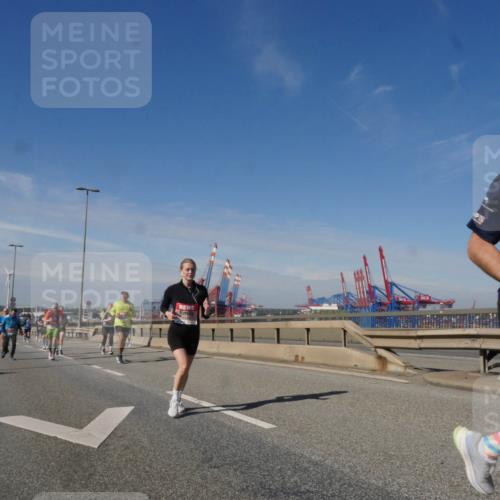 03.10.2025 - Köhlbrandbrückenlauf Matties Gatica Varas http://msf.ph/oto/8993973 03.10.2025 12:47:24 Position 2 6393 meine-sportfotos.de