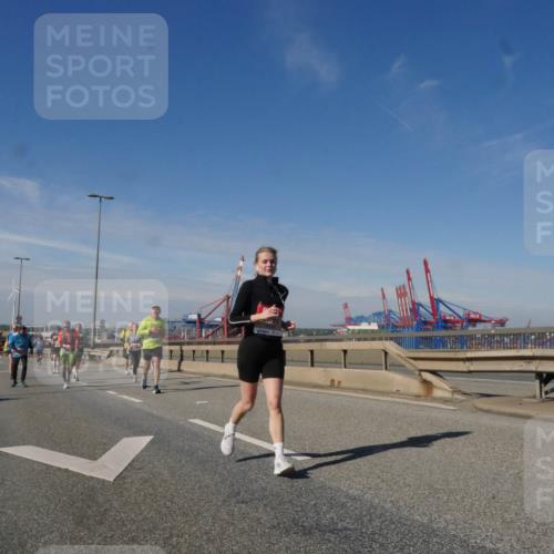 03.10.2025 - Köhlbrandbrückenlauf Matties Gatica Varas http://msf.ph/oto/8993975 03.10.2025 12:47:24 Position 2  meine-sportfotos.de