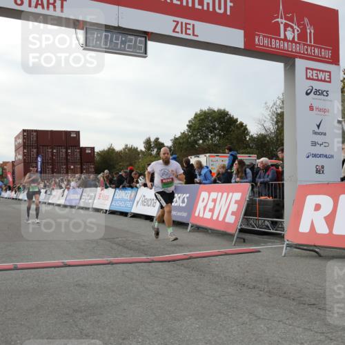 03.10.2025 - Köhlbrandbrückenlauf Yannick Fuchs http://msf.ph/oto/8993985 03.10.2025 16:04:23 Ziel 7245, 7308, 7338, 8818, 8825, 9010, 9213 meine-sportfotos.de