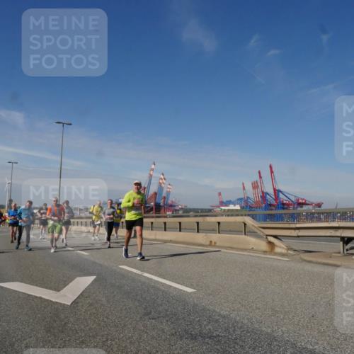 03.10.2025 - Köhlbrandbrückenlauf Matties Gatica Varas http://msf.ph/oto/8993988 03.10.2025 12:47:25 Position 2 118 meine-sportfotos.de