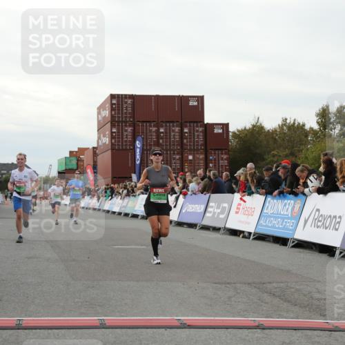 03.10.2025 - Köhlbrandbrückenlauf Yannick Fuchs http://msf.ph/oto/8994002 03.10.2025 16:04:23 Ziel 7245, 7308, 7338, 8818, 8825, 9010, 9213 meine-sportfotos.de