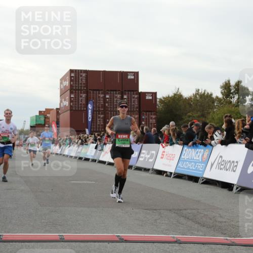 03.10.2025 - Köhlbrandbrückenlauf Yannick Fuchs http://msf.ph/oto/8994015 03.10.2025 16:04:24 Ziel 7245, 7308, 7338, 8818, 8825, 9213 meine-sportfotos.de