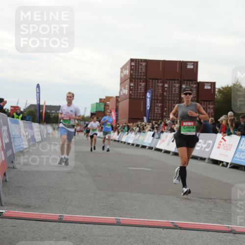 03.10.2025 - Köhlbrandbrückenlauf Yannick Fuchs http://msf.ph/oto/8994019 03.10.2025 16:04:24 Ziel 7245, 7308, 7338, 8818, 8825, 9213 meine-sportfotos.de