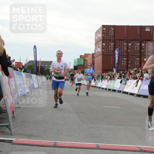 03.10.2025 - Köhlbrandbrückenlauf Yannick Fuchs http://msf.ph/oto/8994023 03.10.2025 16:04:24 Ziel 7245, 7308, 7338, 8818, 8825, 9213 meine-sportfotos.de