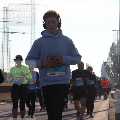 03.10.2025 - Köhlbrandbrückenlauf Luisa Fischer http://msf.ph/oto/8994026 03.10.2025 10:21:21 Position 3 2907, 2072, 3647, 1 meine-sportfotos.de