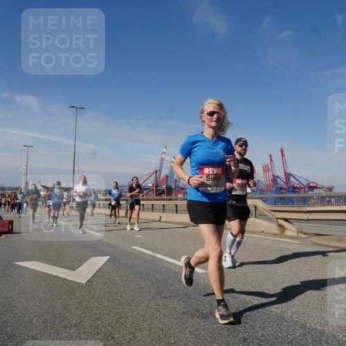 03.10.2025 - Köhlbrandbrückenlauf Matties Gatica Varas http://msf.ph/oto/8994033 03.10.2025 12:47:31 Position 2 4788 meine-sportfotos.de