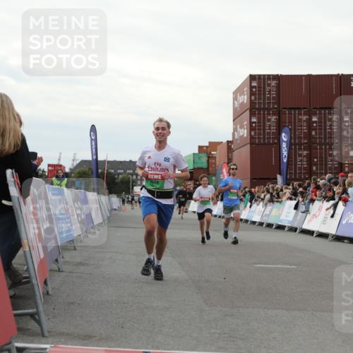 03.10.2025 - Köhlbrandbrückenlauf Yannick Fuchs http://msf.ph/oto/8994034 03.10.2025 16:04:25 Ziel 7245, 7308, 7338, 8818, 8825, 9213 meine-sportfotos.de
