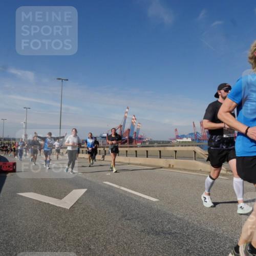 03.10.2025 - Köhlbrandbrückenlauf Matties Gatica Varas http://msf.ph/oto/8994039 03.10.2025 12:47:32 Position 2 118 meine-sportfotos.de