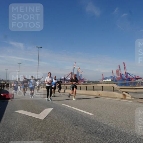 03.10.2025 - Köhlbrandbrückenlauf Matties Gatica Varas http://msf.ph/oto/8994042 03.10.2025 12:47:32 Position 2  meine-sportfotos.de
