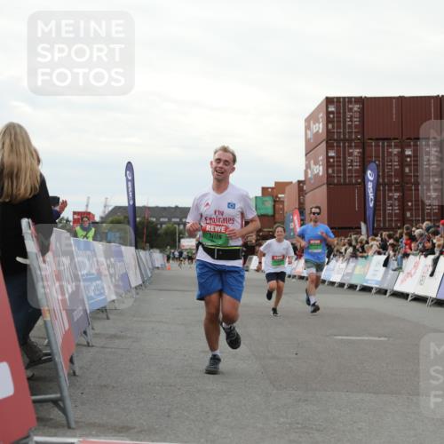 03.10.2025 - Köhlbrandbrückenlauf Yannick Fuchs http://msf.ph/oto/8994047 03.10.2025 16:04:25 Ziel 7245, 7308, 7338, 8818, 8825, 9213 meine-sportfotos.de