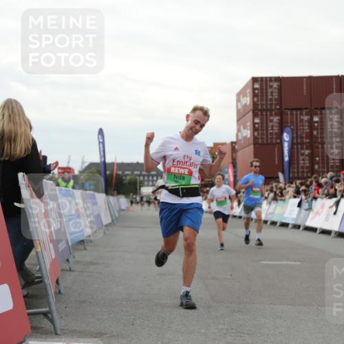03.10.2025 - Köhlbrandbrückenlauf Yannick Fuchs http://msf.ph/oto/8994053 03.10.2025 16:04:25 Ziel 7245, 7308, 7338, 8818, 8825, 9213 meine-sportfotos.de