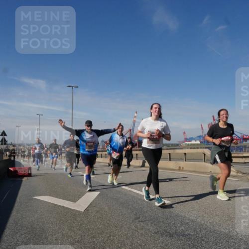 03.10.2025 - Köhlbrandbrückenlauf Matties Gatica Varas http://msf.ph/oto/8994061 03.10.2025 12:47:34 Position 2  meine-sportfotos.de