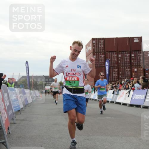 03.10.2025 - Köhlbrandbrückenlauf Yannick Fuchs http://msf.ph/oto/8994064 03.10.2025 16:04:26 Ziel 7245, 7308, 7338, 7455, 8818, 8825, 9213 meine-sportfotos.de