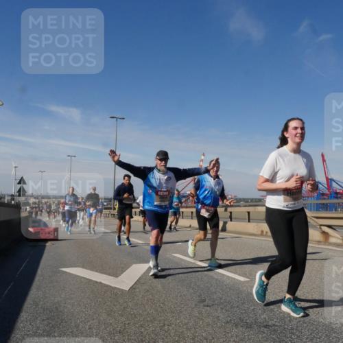 03.10.2025 - Köhlbrandbrückenlauf Matties Gatica Varas http://msf.ph/oto/8994067 03.10.2025 12:47:35 Position 2  meine-sportfotos.de