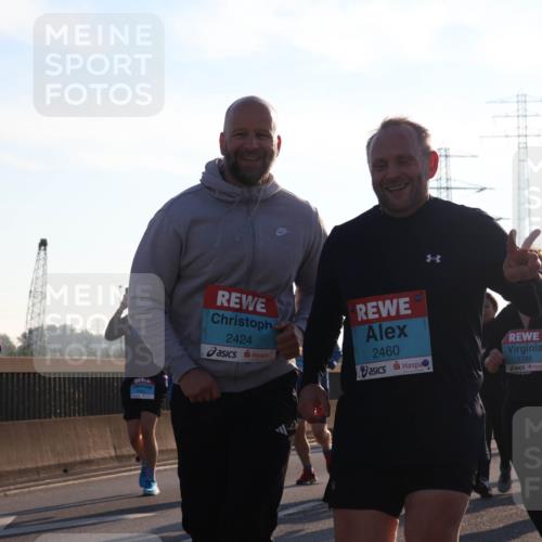 03.10.2025 - Köhlbrandbrückenlauf Luisa Fischer http://msf.ph/oto/8994073 03.10.2025 10:21:25 Position 3 2424, 2460, 1748 meine-sportfotos.de