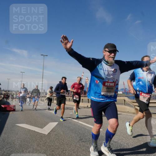 03.10.2025 - Köhlbrandbrückenlauf Matties Gatica Varas http://msf.ph/oto/8994078 03.10.2025 12:47:36 Position 2 4306 meine-sportfotos.de