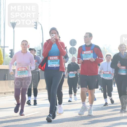 03.10.2025 - Köhlbrandbrückenlauf Luisa Fischer http://msf.ph/oto/8994082 03.10.2025 10:23:16 Position 3 3451, 2551, 2414, 2374, 2557 meine-sportfotos.de