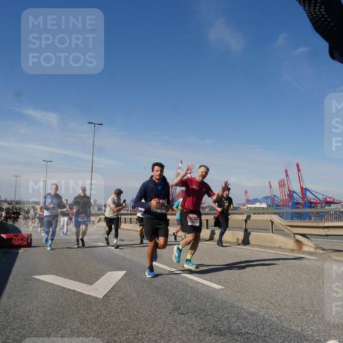 03.10.2025 - Köhlbrandbrückenlauf Matties Gatica Varas http://msf.ph/oto/8994083 03.10.2025 12:47:36 Position 2  meine-sportfotos.de