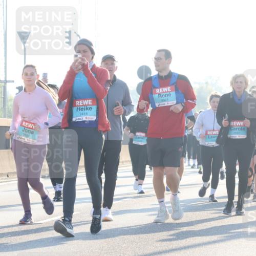 03.10.2025 - Köhlbrandbrückenlauf Luisa Fischer http://msf.ph/oto/8994086 03.10.2025 10:23:16 Position 3 3451, 2551, 2414, 2374, 2557, 2211 meine-sportfotos.de