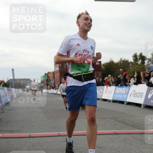 03.10.2025 - Köhlbrandbrückenlauf Yannick Fuchs http://msf.ph/oto/8994093 03.10.2025 16:04:27 Ziel 7245, 7308, 7338, 7455, 8818, 8825, 9213 meine-sportfotos.de