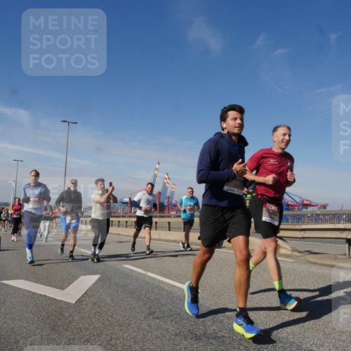 03.10.2025 - Köhlbrandbrückenlauf Matties Gatica Varas http://msf.ph/oto/8994094 03.10.2025 12:47:37 Position 2 18 meine-sportfotos.de