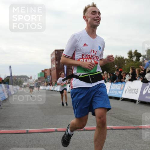 03.10.2025 - Köhlbrandbrückenlauf Yannick Fuchs http://msf.ph/oto/8994099 03.10.2025 16:04:27 Ziel 7245, 7308, 7338, 7455, 8818, 8825, 9213 meine-sportfotos.de